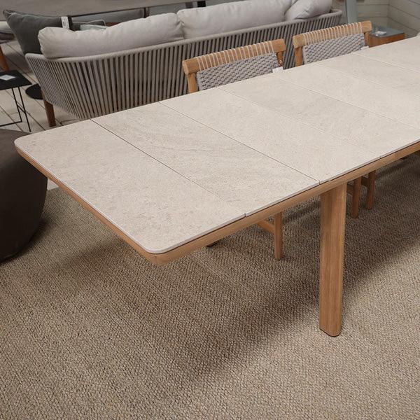 Outlet - Outdoor - Homestorys