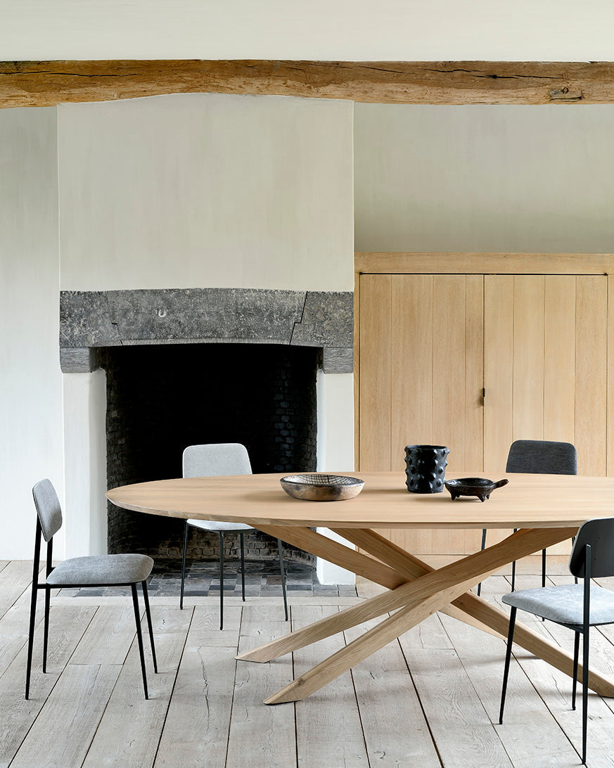 MIKADO Oval dining table