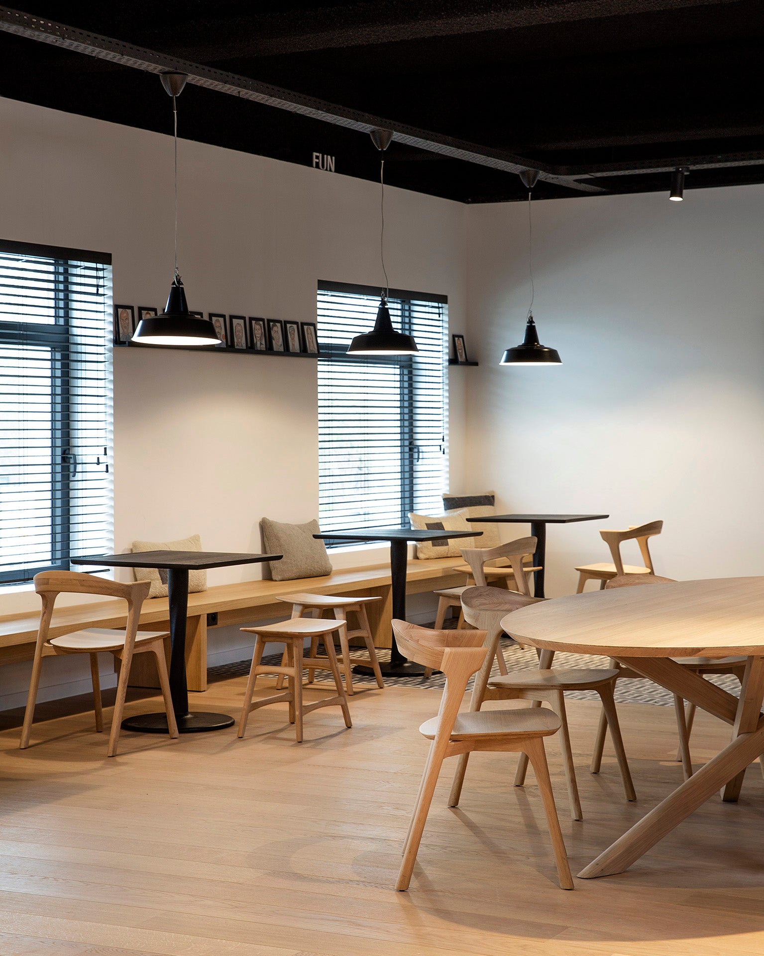 MIKADO Oval dining table