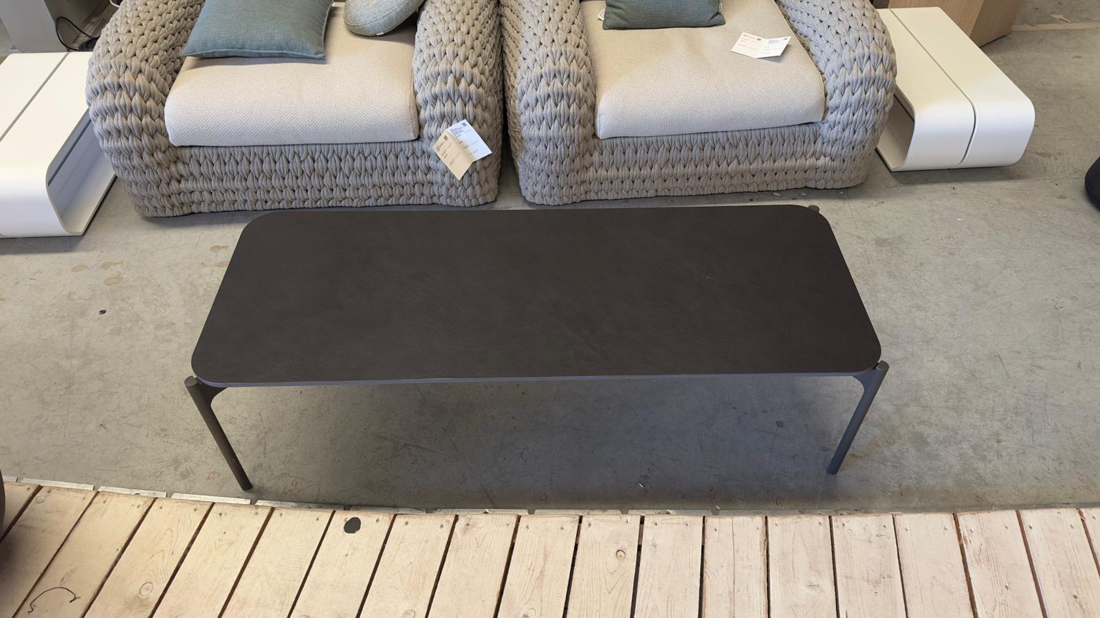 DEDON IZON Coffee Table in Lave and Black Pepper (display model)