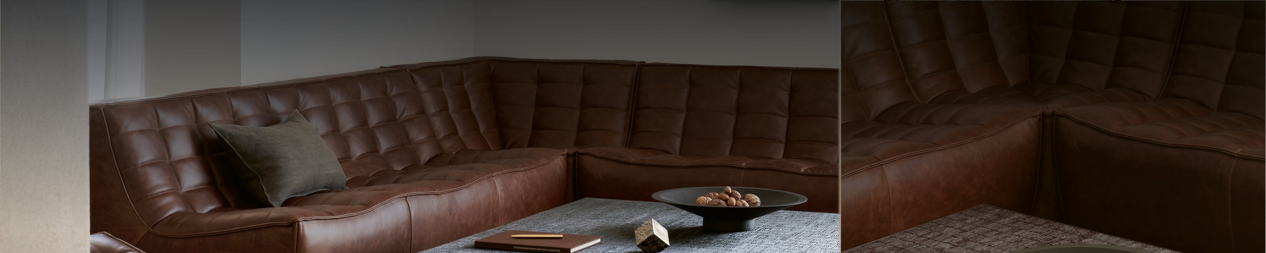 Modulares Ethnicraft Sofa aus braunem Leder mit Steppung – Design-Couch für stilvolle Wohnräume.