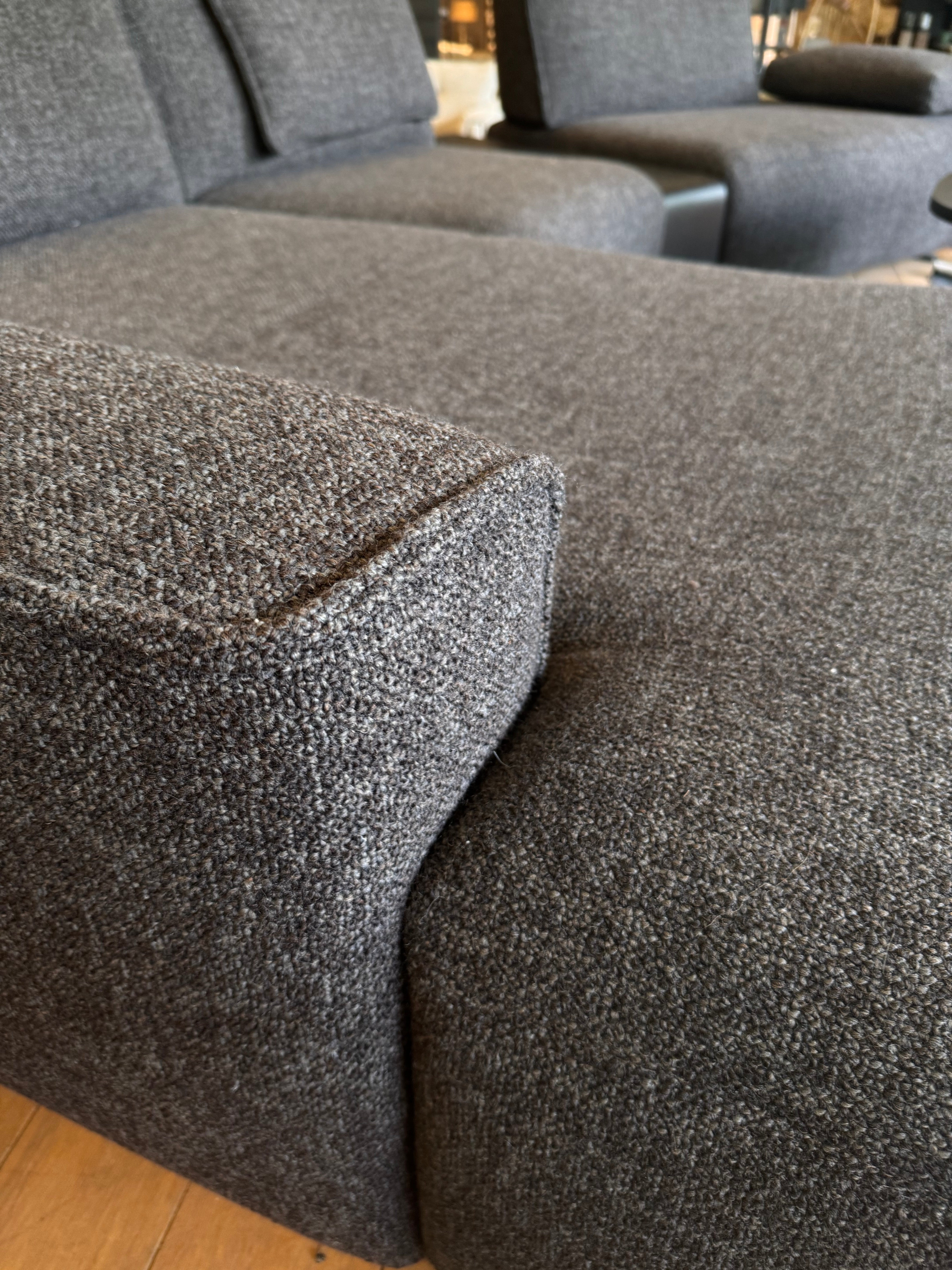 EXPO Escapade Sofa LOUISE