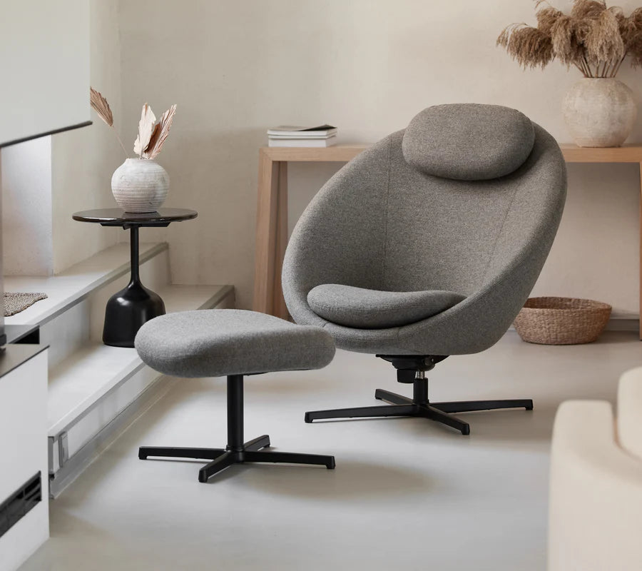 EXPO Cane-Line PACE lounge chair with stool