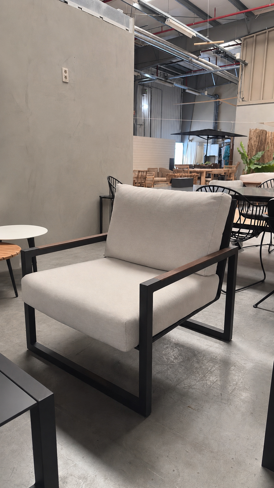 Ensemble complet de fauteuils de jardin NINIX de Royal Botania, issu d'un stand d'exposition