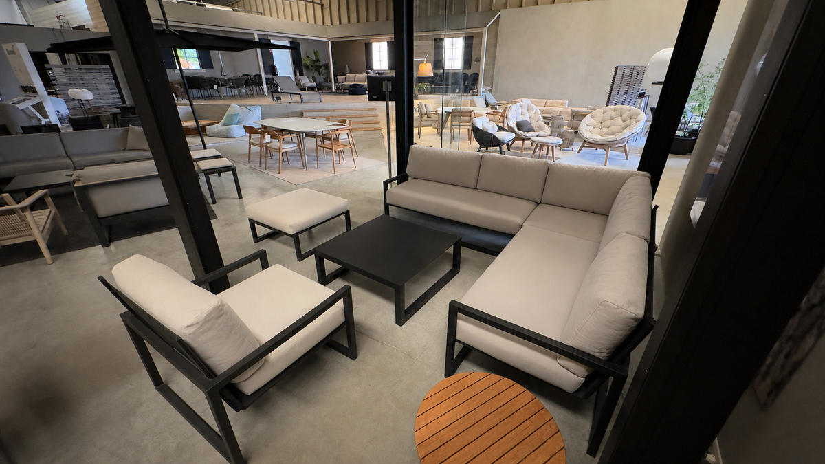 Ensemble complet de mobilier de jardin Royal Botania NINIX, comprenant des modules de détente, un fauteuil, un tabouret et une table