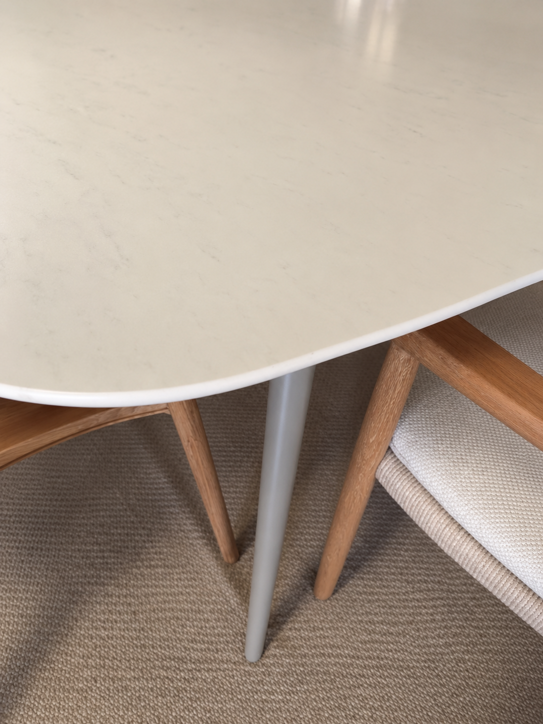 A closer look at the Royal Botania STYLETTO garden table with a white ceramic top and aluminum frame