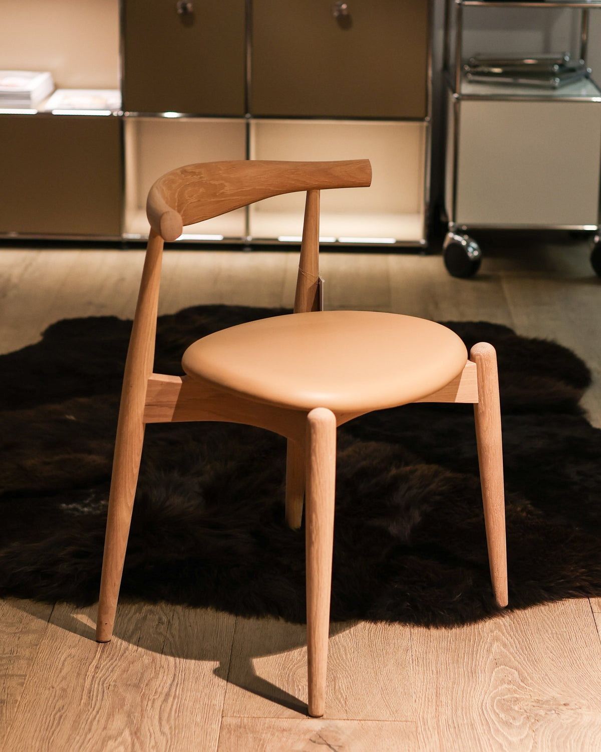 EXPO CH23 Stuhl von Carl Hansen