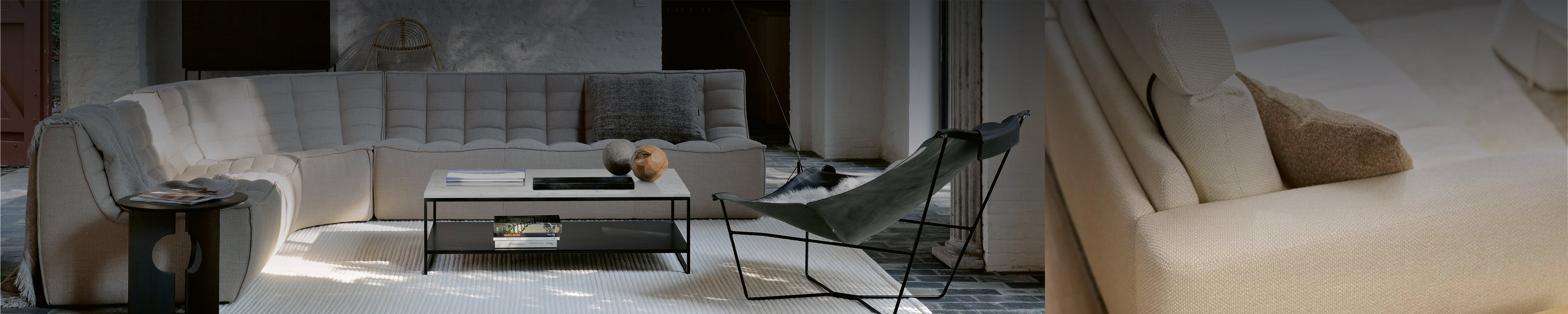 Design Stoffsofas mit strukturbezogenem Stoff, großzügiger Sitzfläche und wohnlicher Atmosphäre