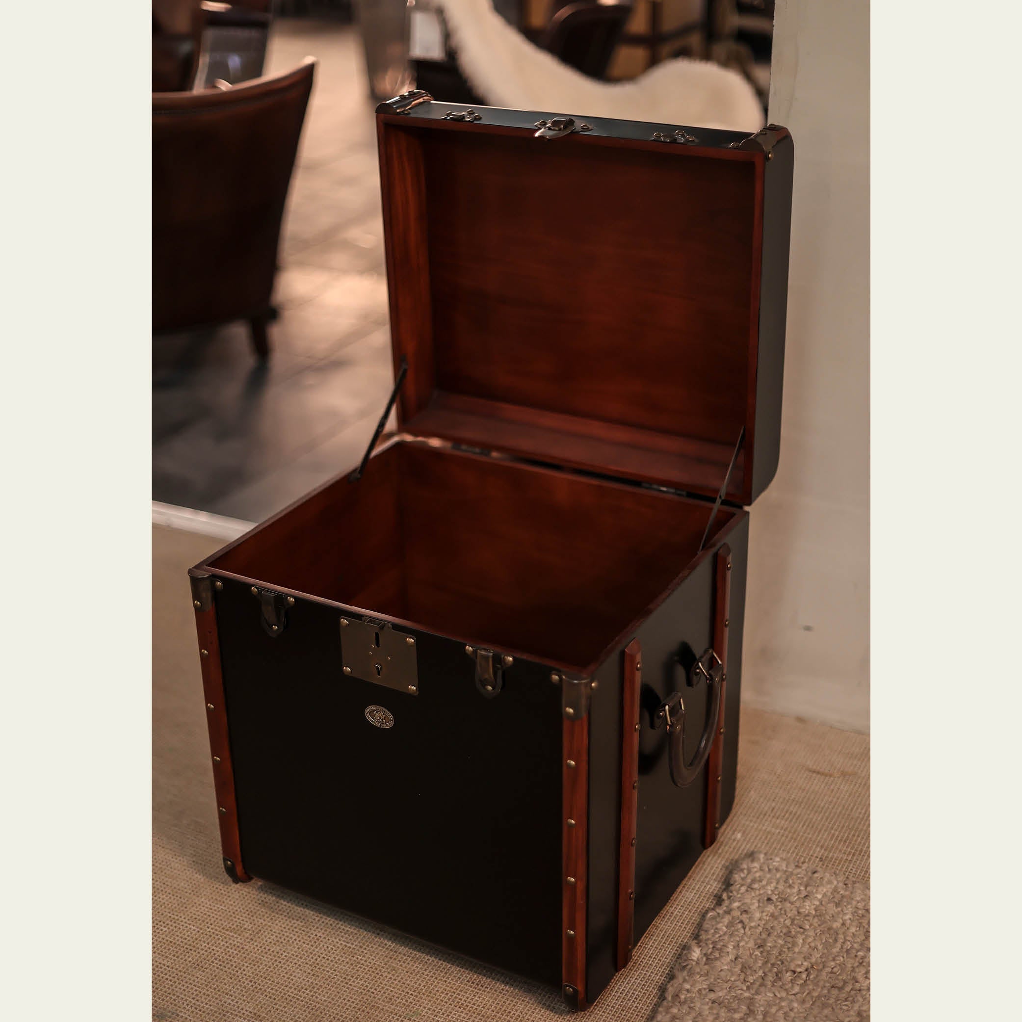 EXPO Authentic Models Side tables STATEROOM