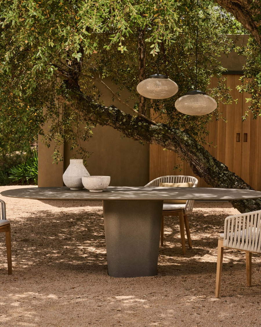 TAO Gartentisch mit einer Ovalen Tischplatte von Tribù