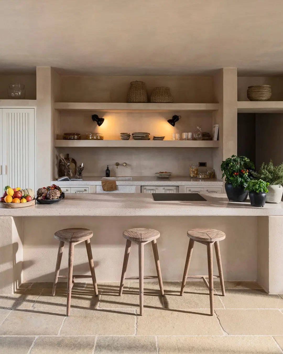 Tabouret Asti de Gommaire comme pouf Indoor ou objet de décoration - rustique et élégant dans un salon moderne