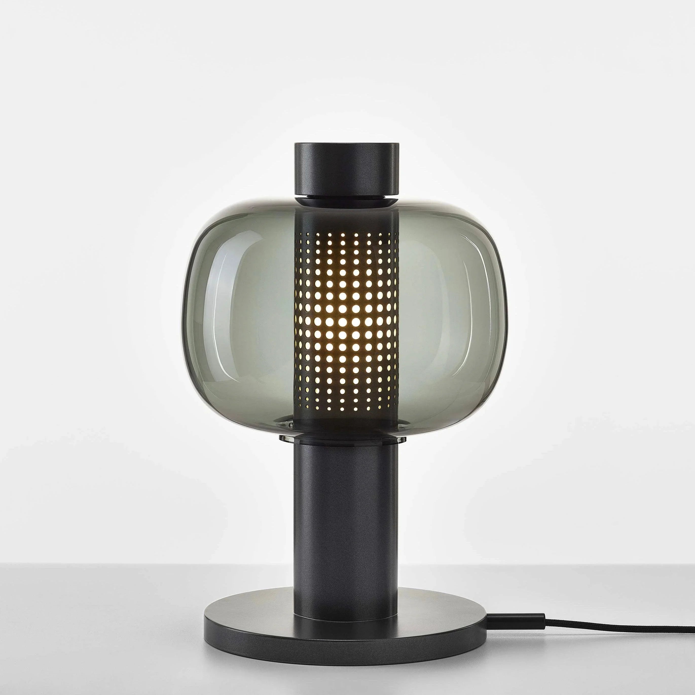 Tischleuchte BONBORI von Brokis in Schwarz, Größe M – stilvolle Designlampe mit japanischer Inspiration für stimmungsvolle Innen- und Außenbeleuchtung