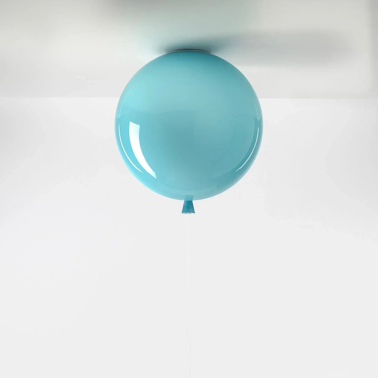 Brokis MEMORY CEILING in glänzendem Türkis – farbenfrohe Deckenleuchte mit verspieltem Zugdesign