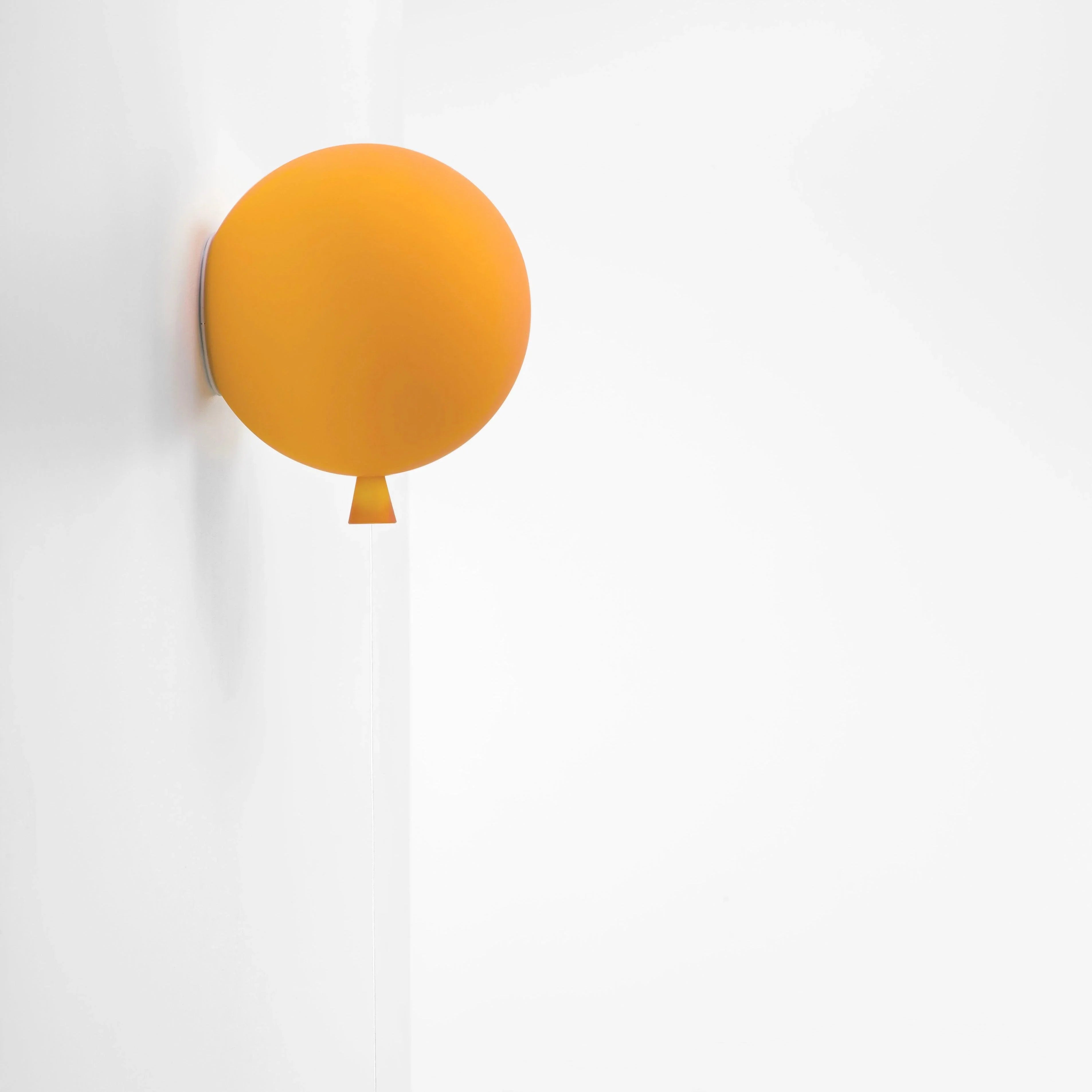 MEMORY WALL von Brokis in Orange matt – dekorative Wandleuchte mit ruhiger Farbtiefe und matter Oberfläche