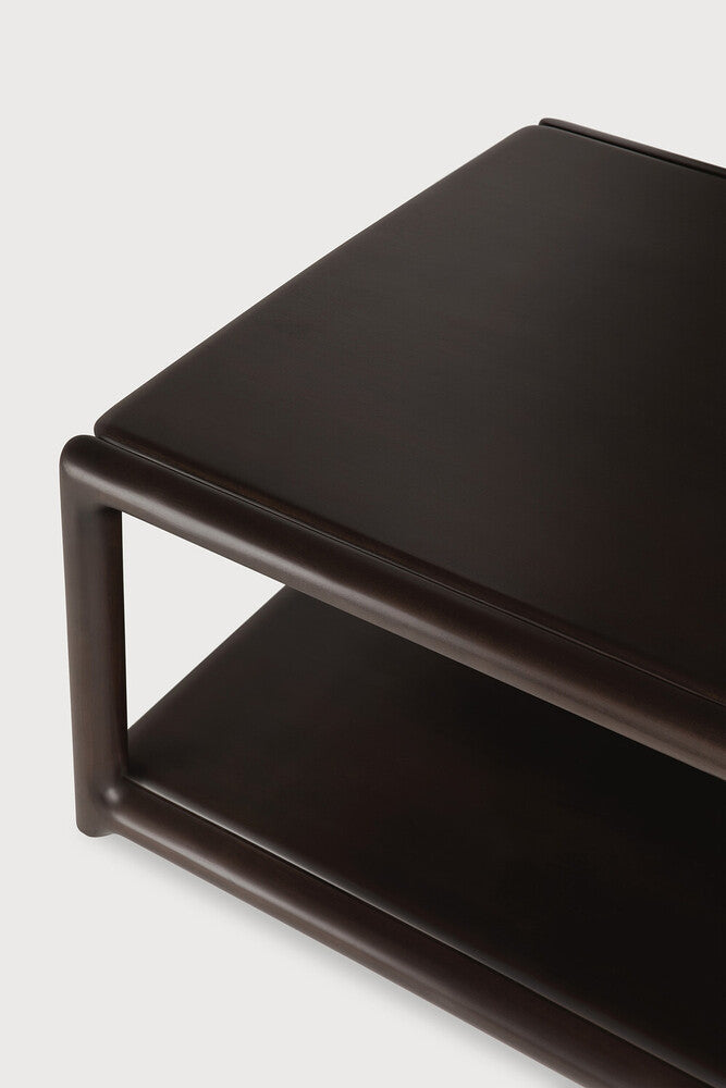 Ethnicraft EDA Coffee Table – A close-up of the lacquered mahogany surface and the flowing wood joints.