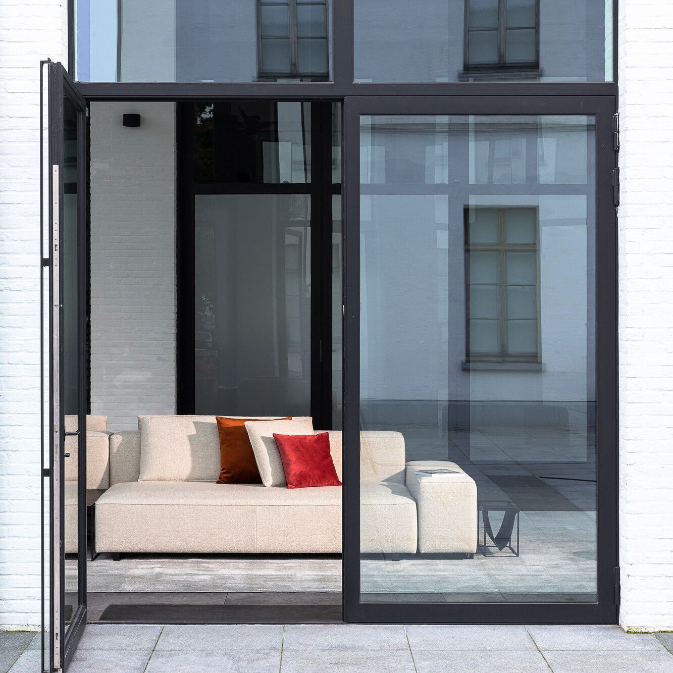 Passe Partout BLOCCO Sofa in einer moderne Einrichtung | Homestorys