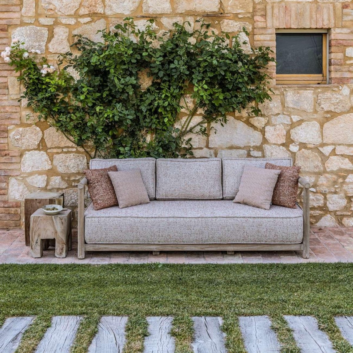 Gommaire - 2,5 Sitzer MIEKE - G710-PE-NAT-KNELOUT-LUX19 | Homestorys