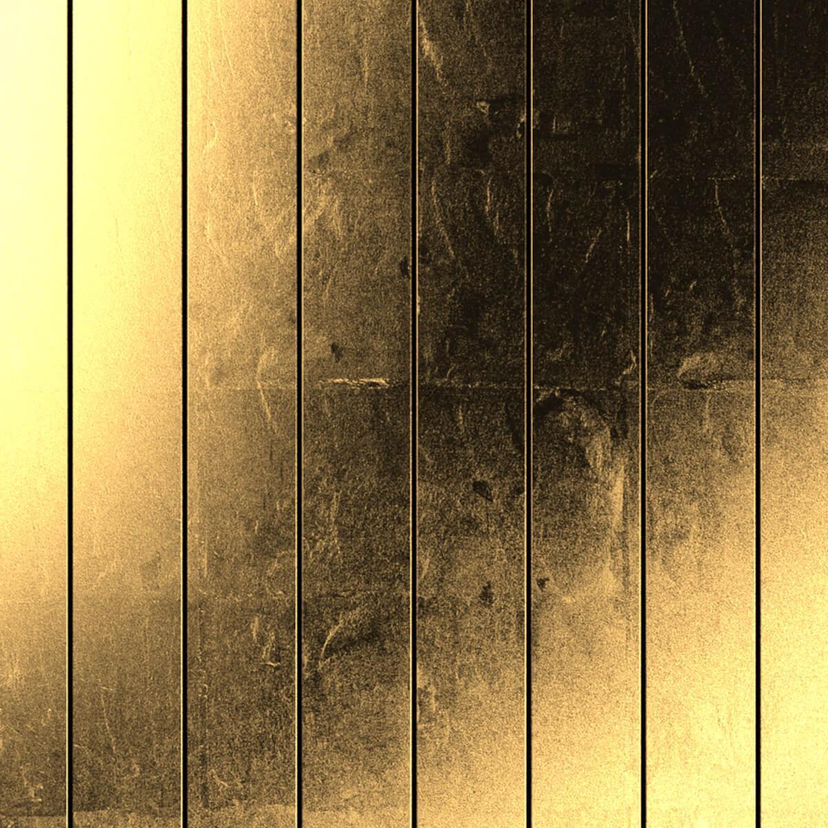 Detailaufnahme der strukturierten Front der MOON MIDNIGHT Gold – edle Oberfläche mit tiefem Lichtspiel