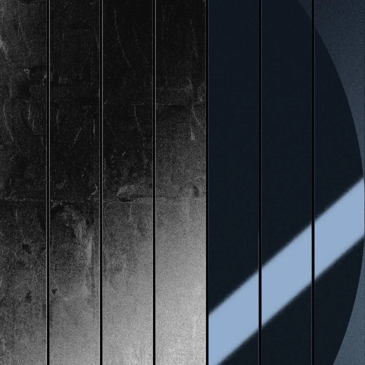 QLOCKTWO MOON MIDNIGHT Platinum – Detailaufnahme der platinfarbenen, fein strukturierten Oberfläche mit reflektierender Tiefenwirkung