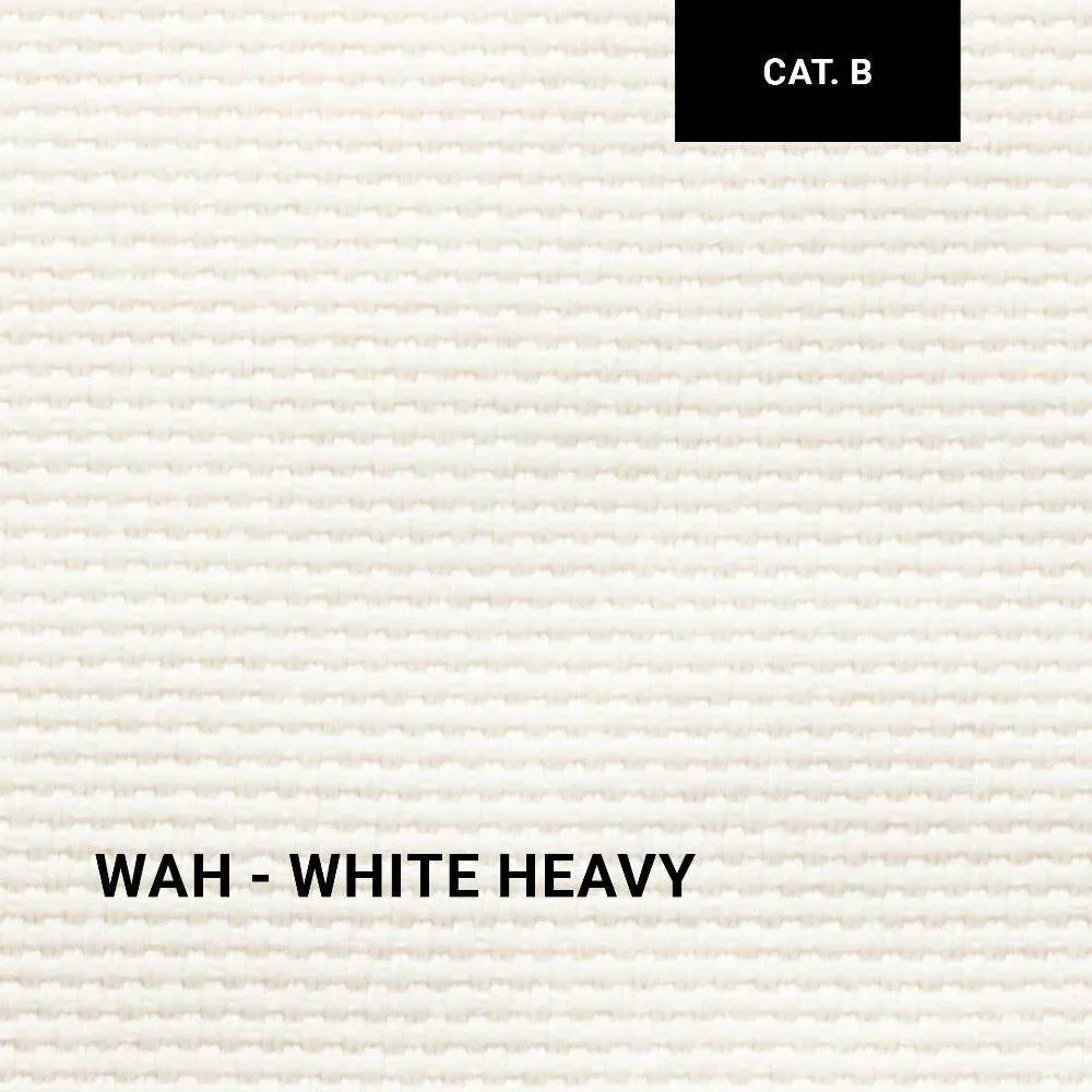 STYLETTO 55 Gartenstuhl in Sand mit White Heavy-Kissen – strukturierte Oberfläche in klarem Weiß für moderne Terrassen