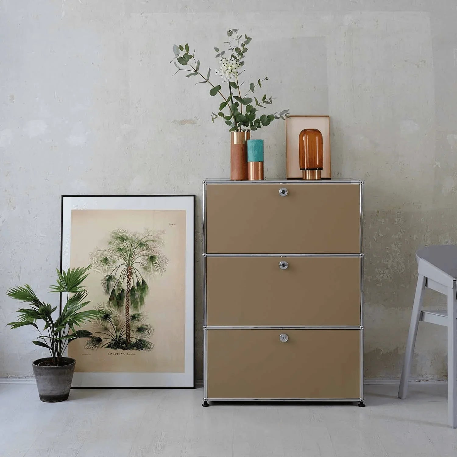 USM Haller Kommode G1 in USM Beige – stilvolle, zurückhaltende Stauraumkommode für harmonische Raumkonzepte in Büro, Wohnzimmer oder Empfangsbereich