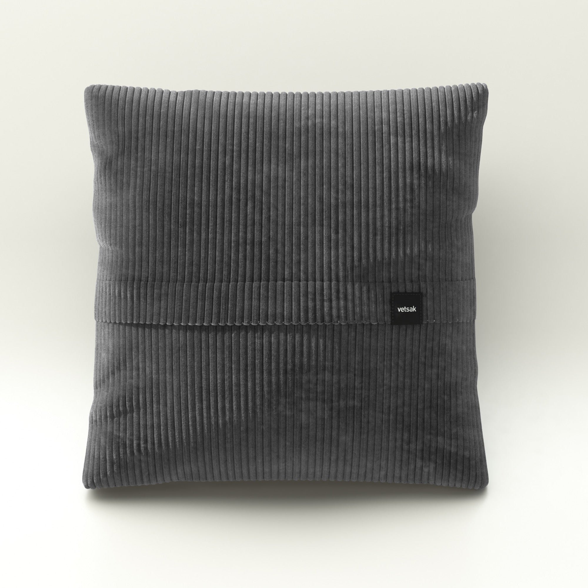 Big Pillow von vetsak in dunklem Cord – edler Kontrast für helle Sofalandschaften