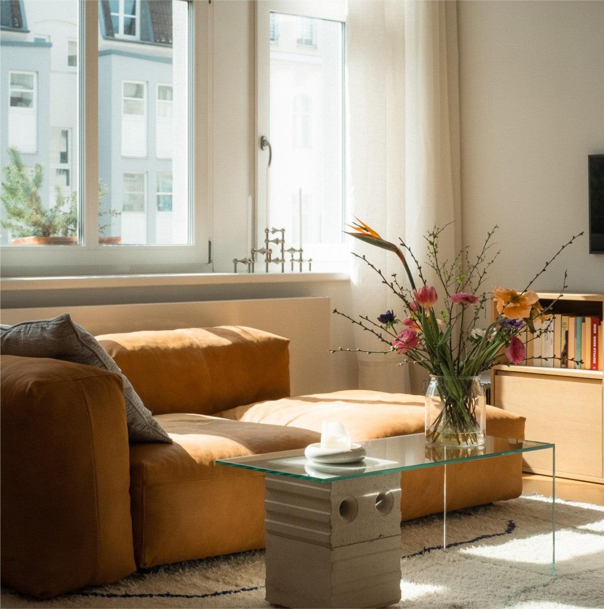 Vetsak Sofaelement PIQUE 84x63 – als Teil eines modularen Sofas in offenem Loft-Ambiente