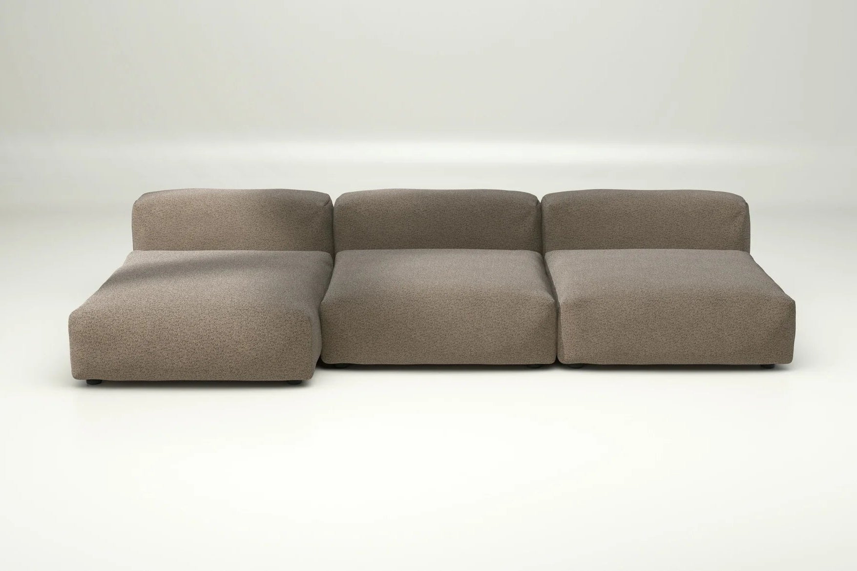 Sofa 04 von Vetsak in Loop Loop Taupe – ohne Kissenset, gedeckter Ton mit dezenter Struktur für elegante Wohnkonzepte