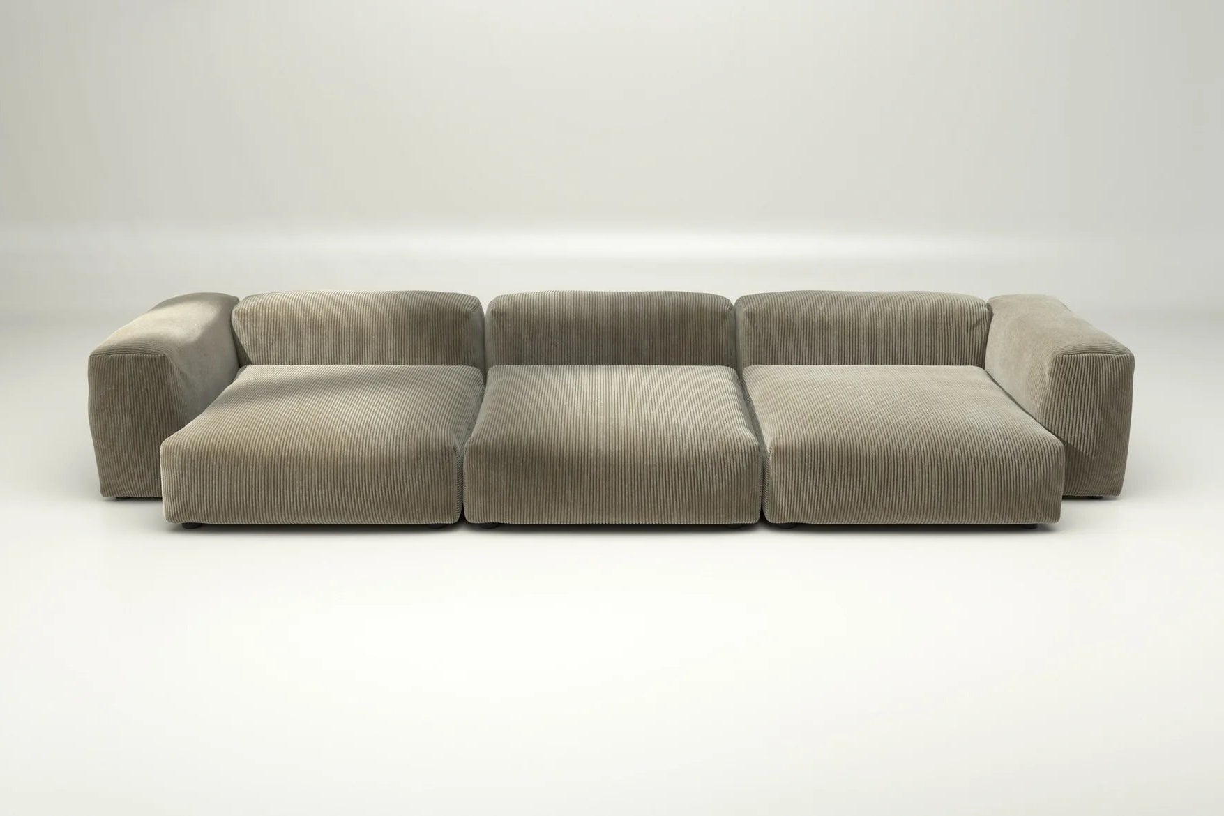 Sofa Set 05 von Vetsak in Cord Velour Khaki – ohne Kissen, natürlicher Farbton für erdige Raumkonzepte und moderne Wohntrends.
