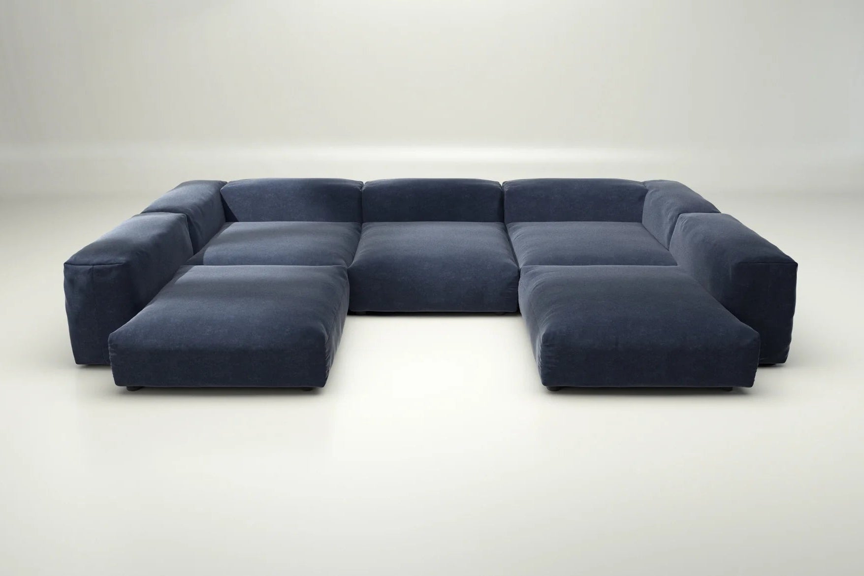 Vetsak Sofa Set 06 mit Suave Navy – ohne Kissen, klassischer Blauton für maritime Designkonzepte