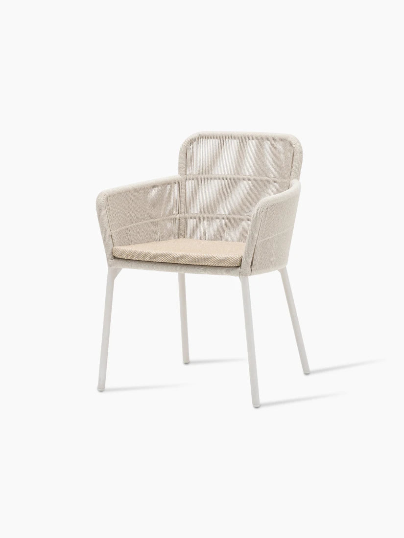 Chaise de jardin Vincent Sheppard AKARI avec accoudoirs – Détail avec corde en acrylique torsadée