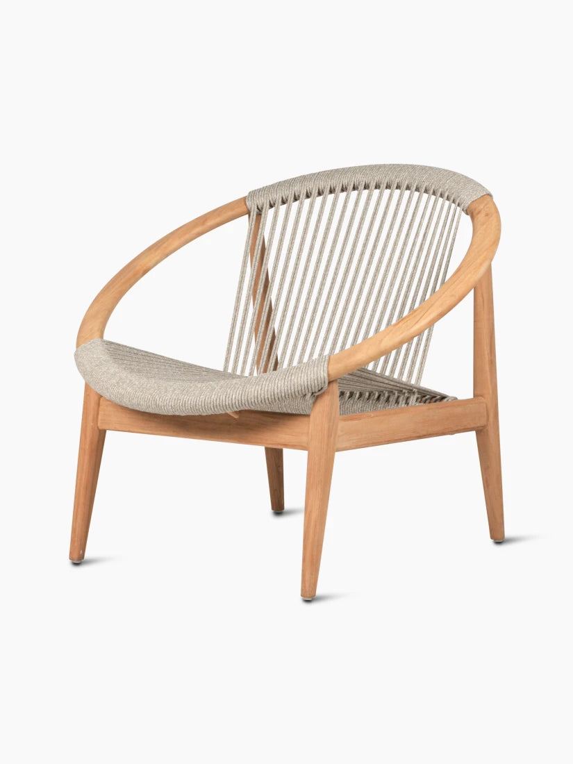 Vincent Sheppard FRIDA Garden Armchair Detail featuring tautly stretched outdoor rope in the color Dune White.