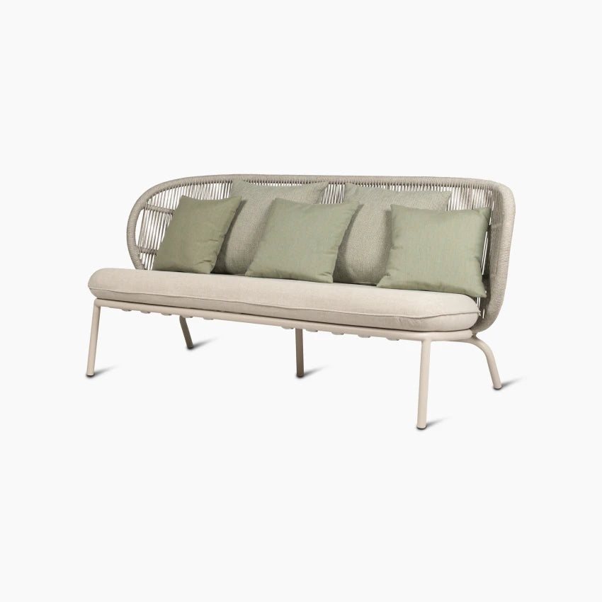Canapé de jardin Vincent Sheppard KODO, couleur Dune White, avec coussins décoratifs Olive Green et Fig Green