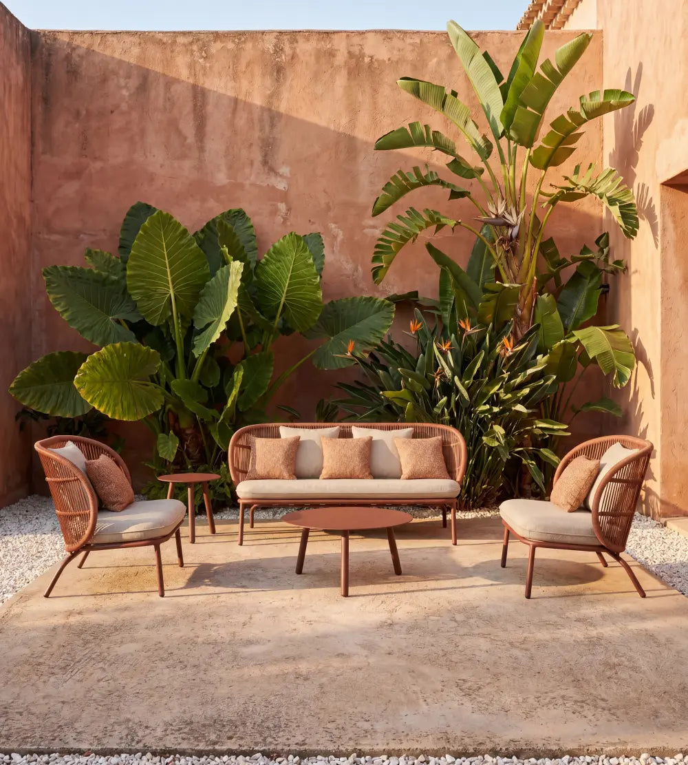 Canapé de jardin Vincent Sheppard KODO avec coussins d'assise et décoratifs dans l'espace détente Outdoor