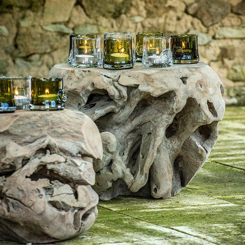 ROOT BALL Couchtisch in Outdoor-Lounge – markanter Naturholz-Tisch als Blickfang auf moderner Terrasse