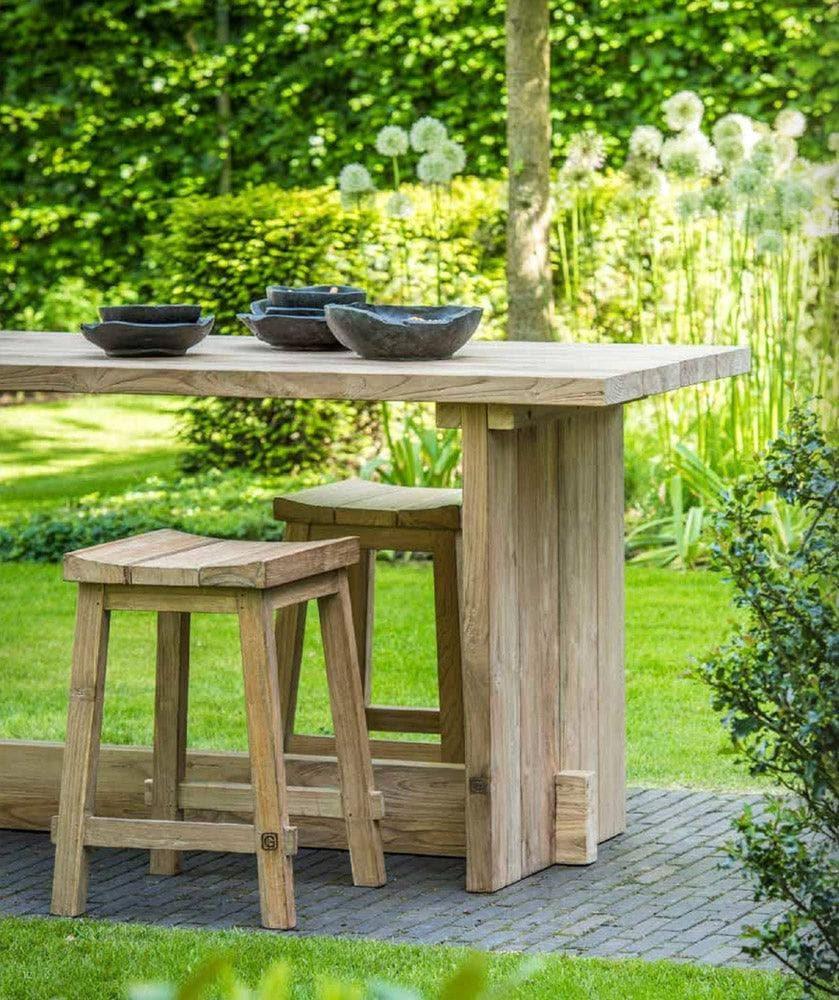 Gommaire Bartisch ALEXI 310 cm im Garten – eleganter Teak-Bartisch mit passenden Barhockern, perfekte Kombination für moderne Outdoor-Lounges und BBQ-Bereiche