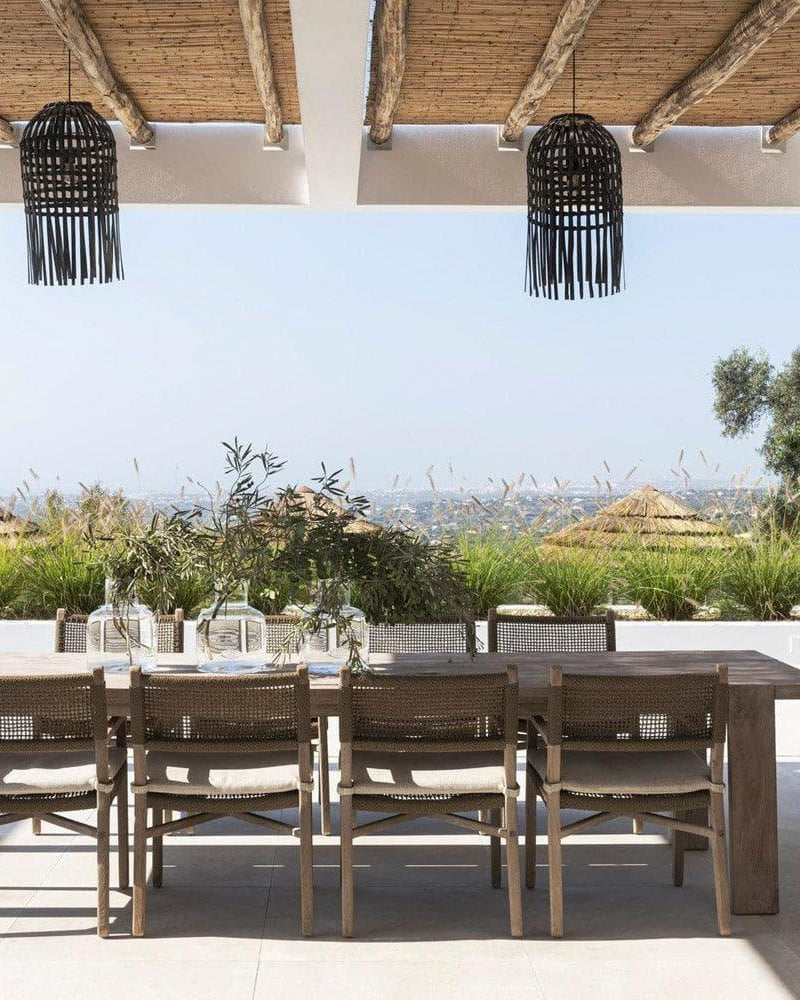 Gommaire Table à manger JACOB sur terrasse - table élégante en teck avec quatre chaises de jardin, parfaite pour les salles à manger modernes en Outdoor