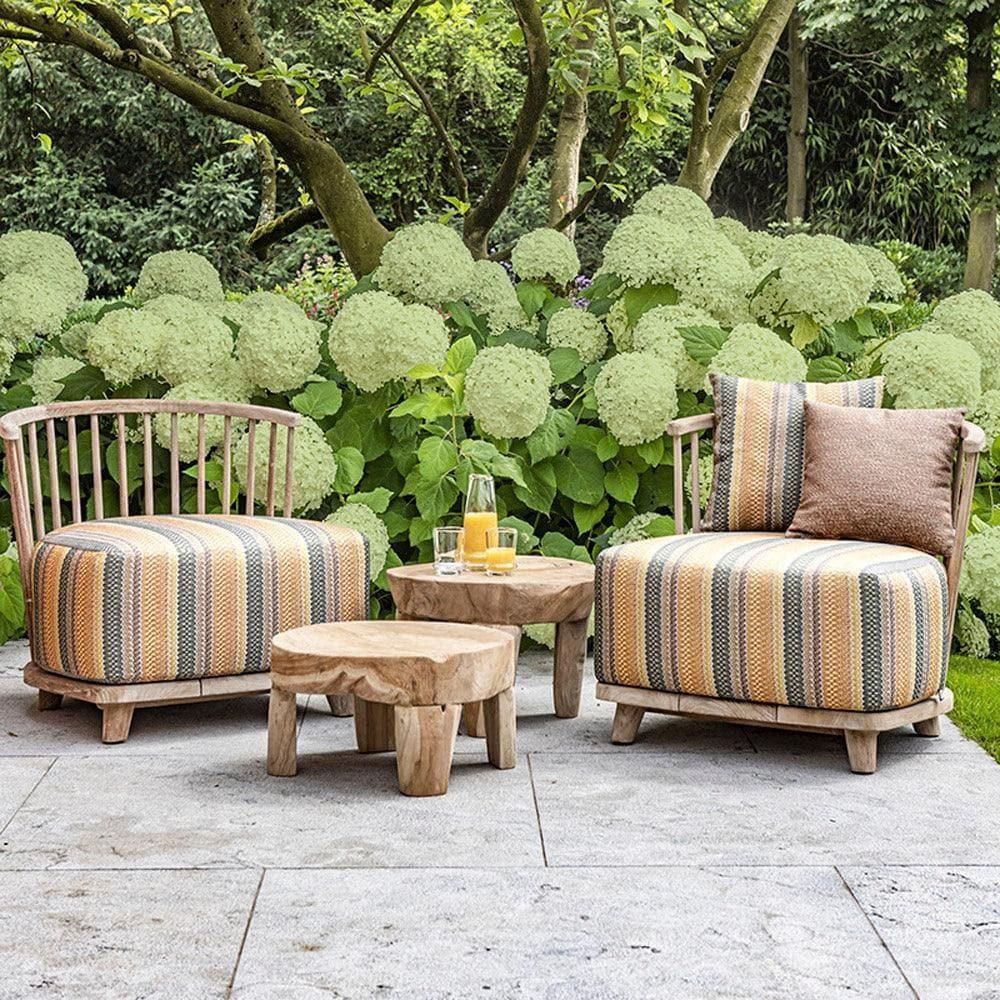 LOUNGE CAROL Outdoor-Sessel unter Pergola – Gartensessel von Gommaire aus recyceltem Teak mit komfortabler Polsterung, ideal für überdachte Terrassen