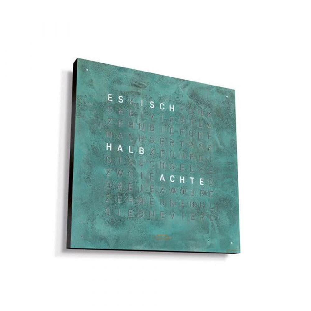 QLOCKTWO EARTH 45 mit schwarzem Ghäus – e stylischi Kupfer-Wanduhr für dä wohnige Look