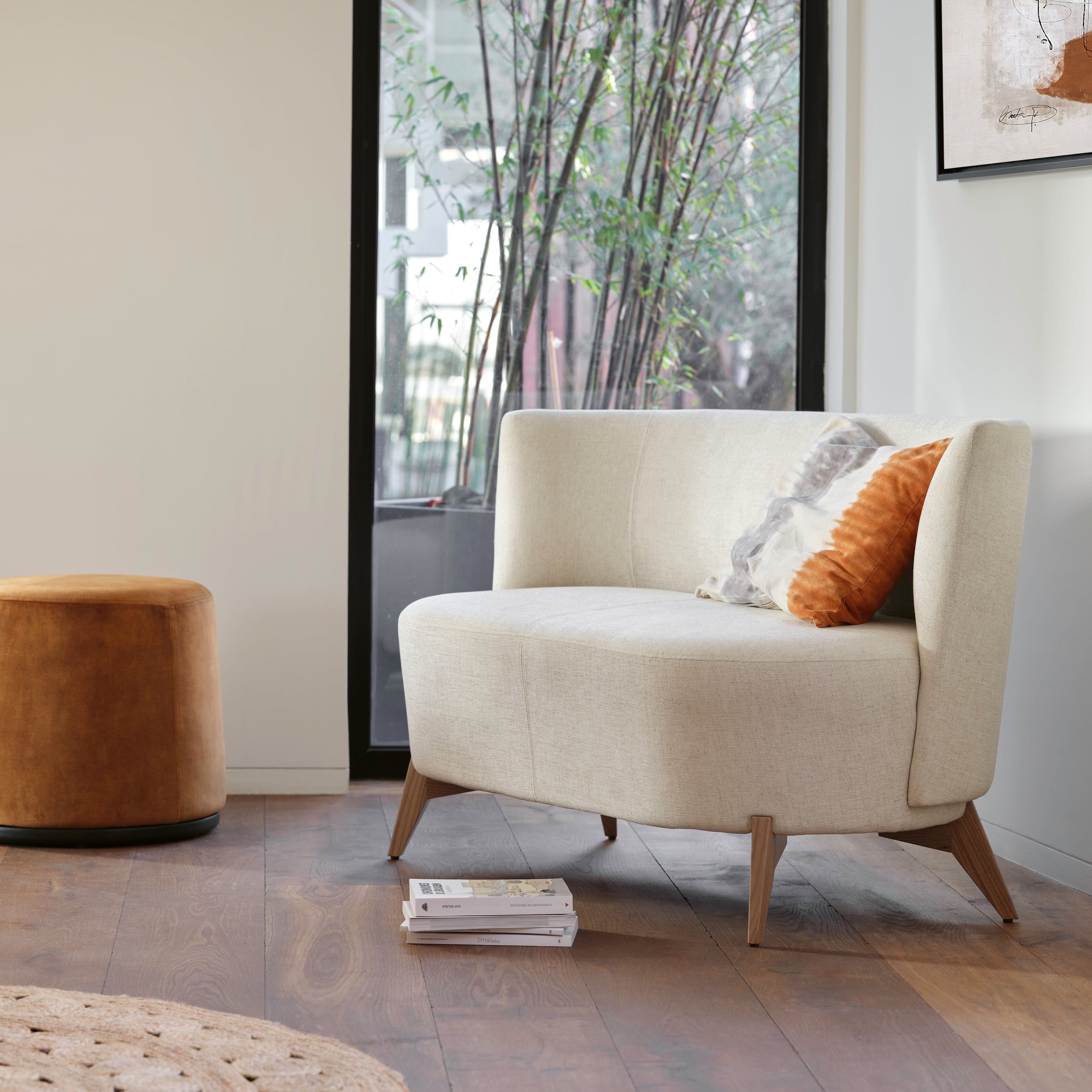 Bolero Sessel von Mobitec mit weicher Polsterung und elegantem Holzgestell – Designmöbel im modernen Wohnambiente.