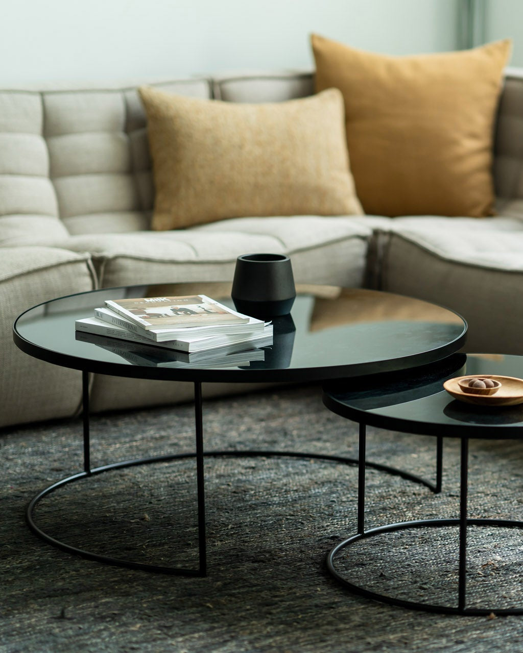Coffee table set made of mirror glass NESTING by Ethnicraft