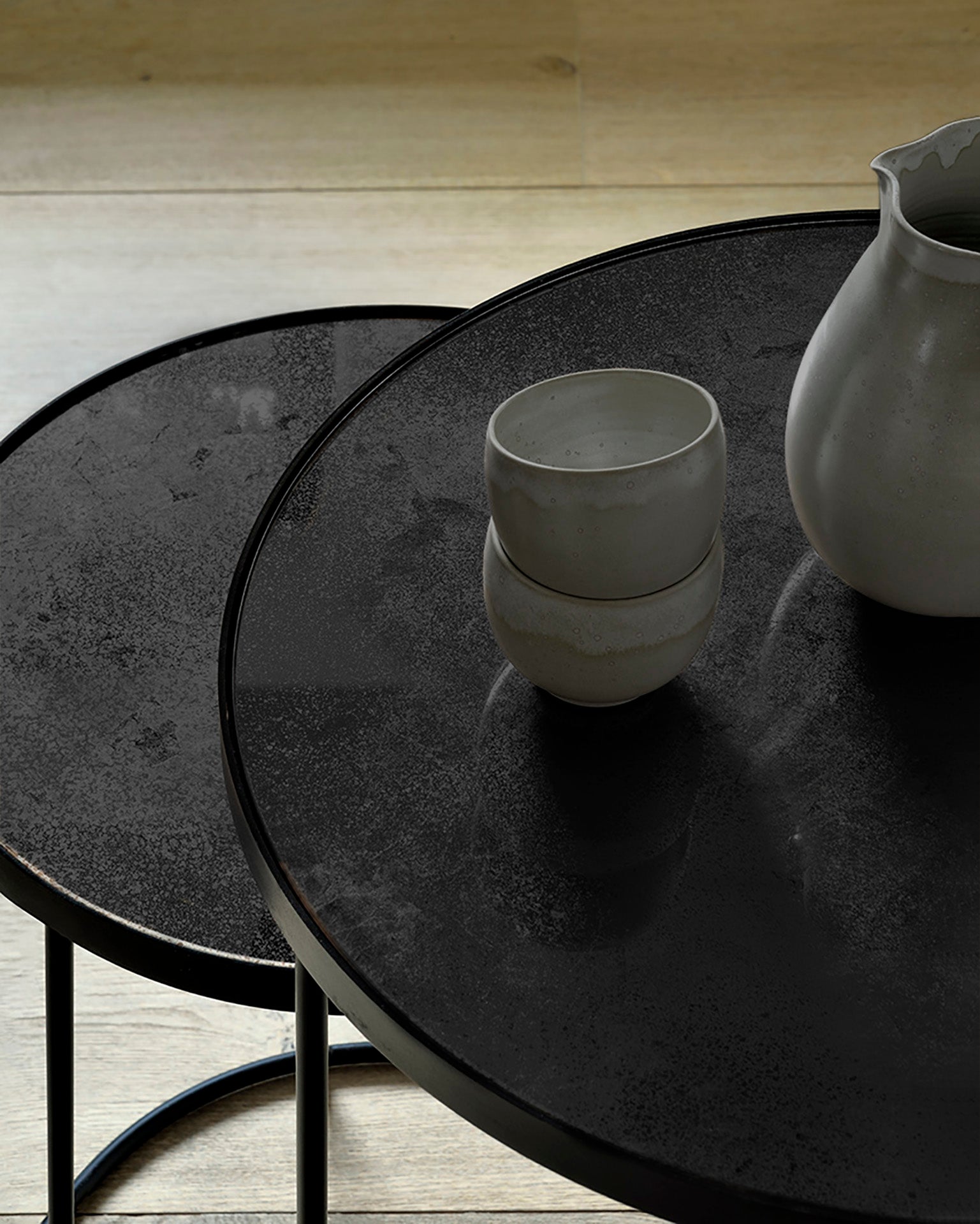 Coffee table set made of mirror glass NESTING by Ethnicraft