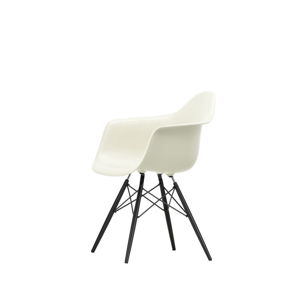 EXPO Vitra EAMES armchair