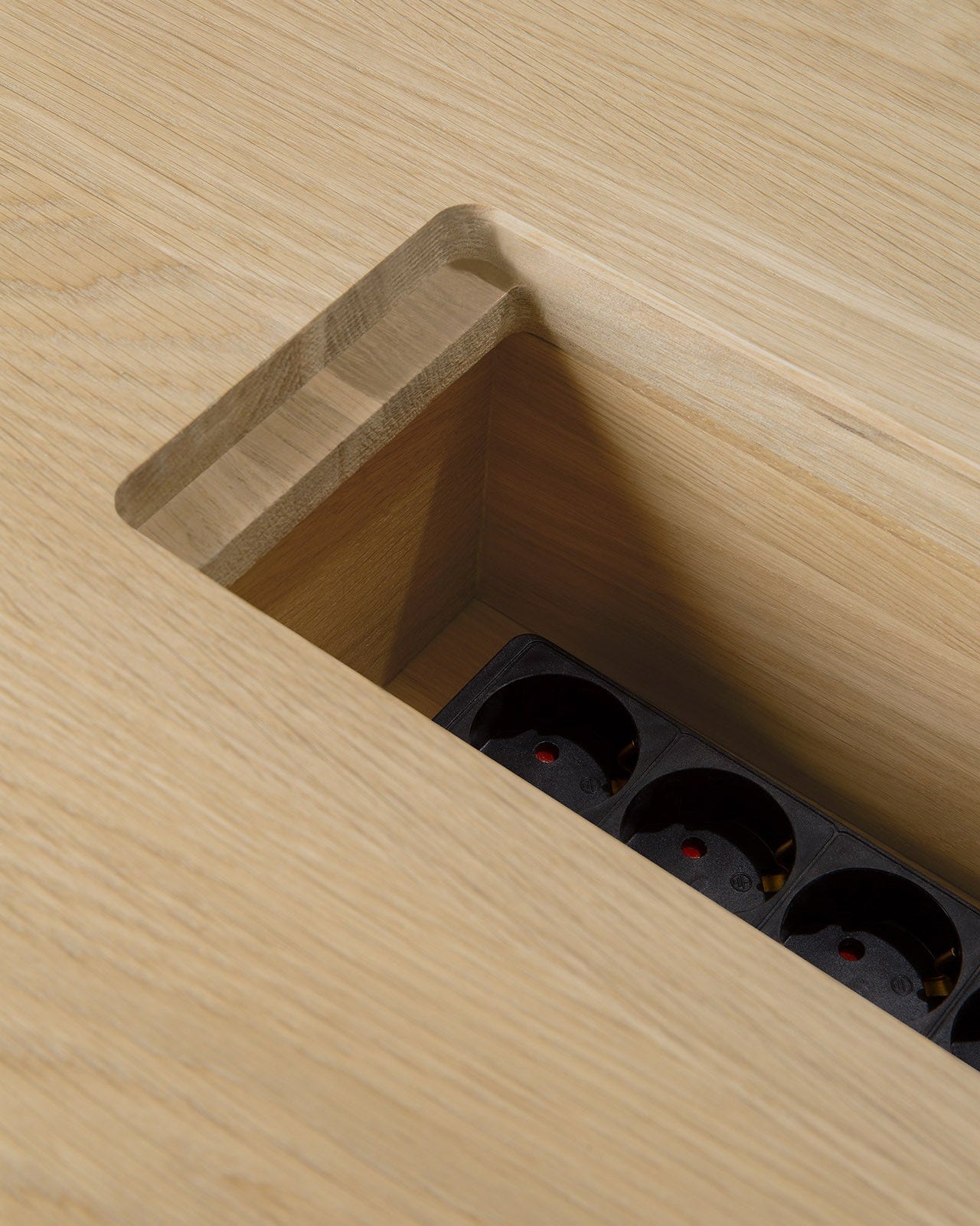 GEOMETRIC meeting table