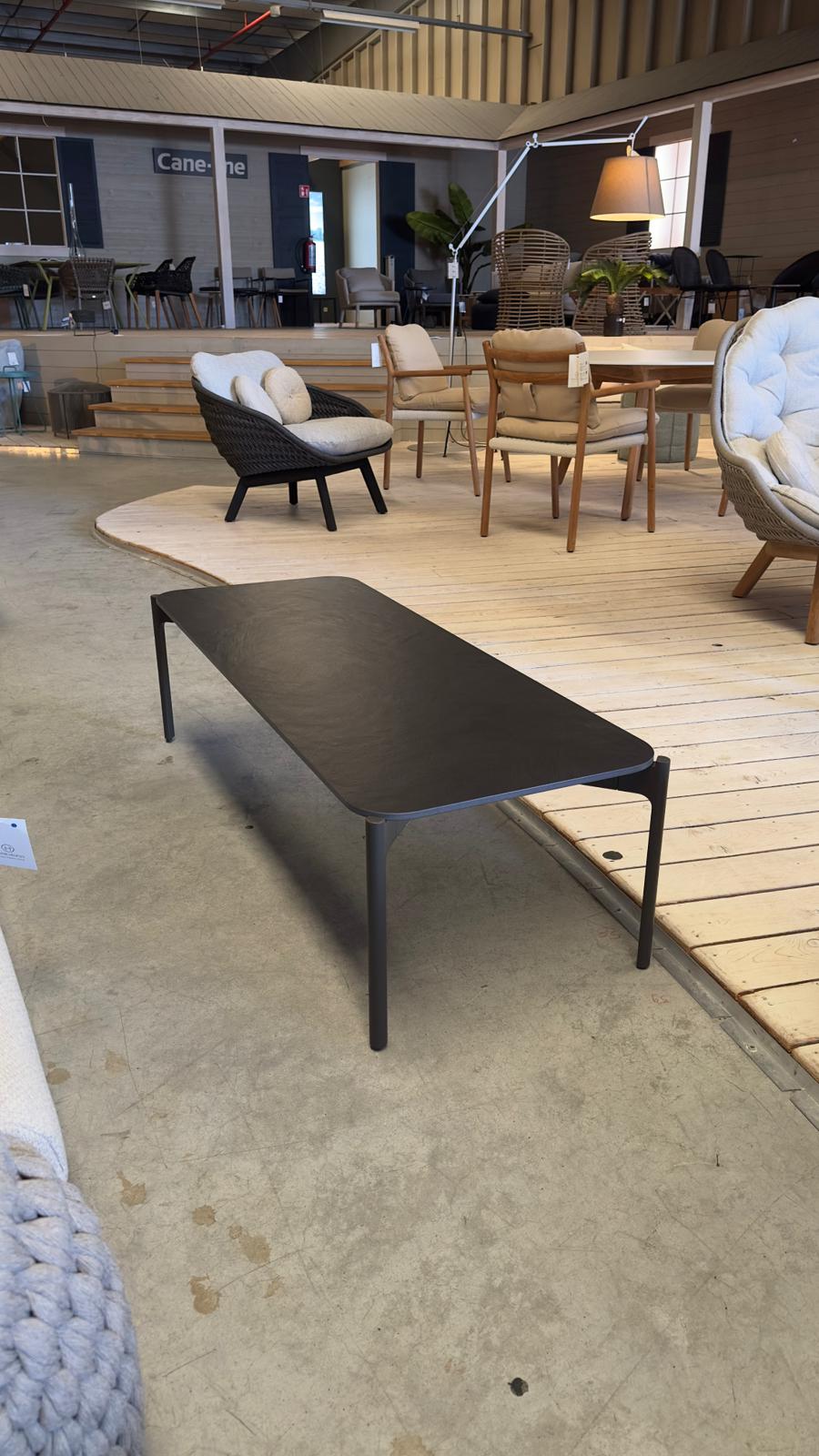 DEDON IZON Coffee Table in Lave and Black Pepper (display model)