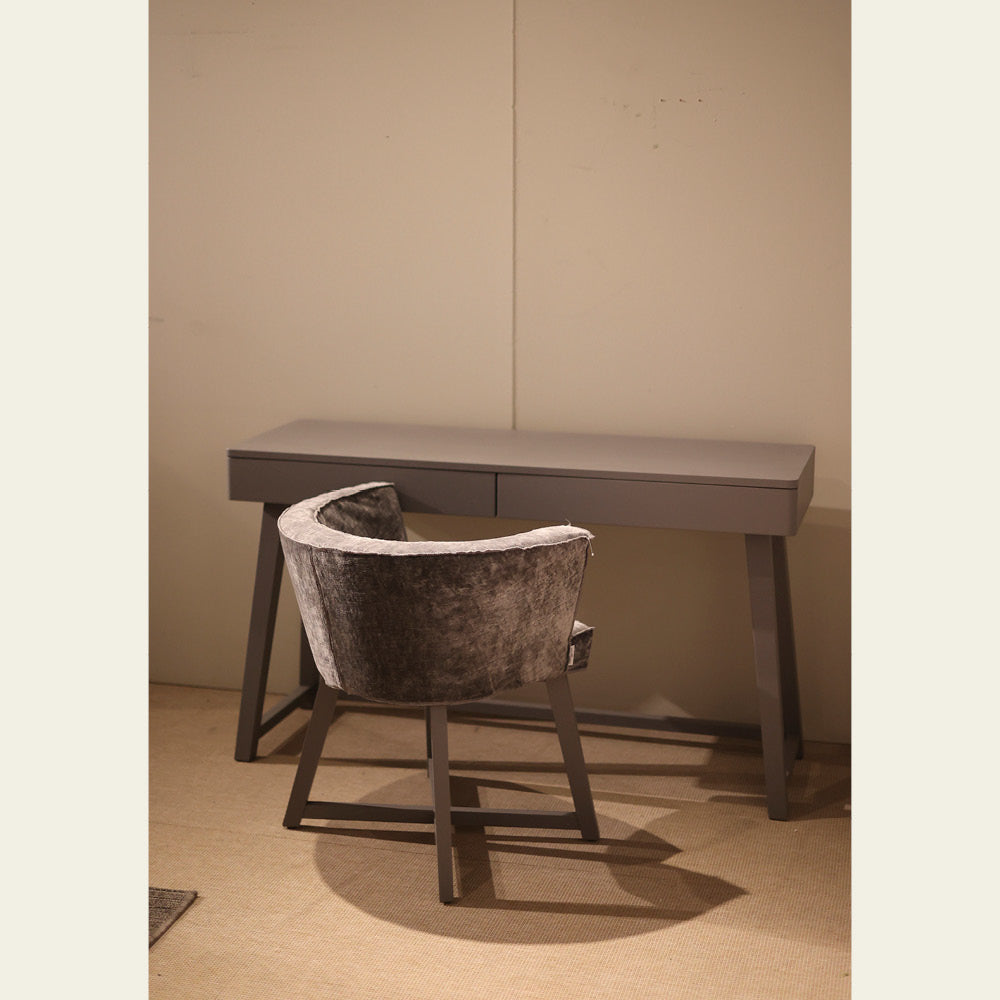 EXPO Gervasoni desk 50 with Bridge chair 26