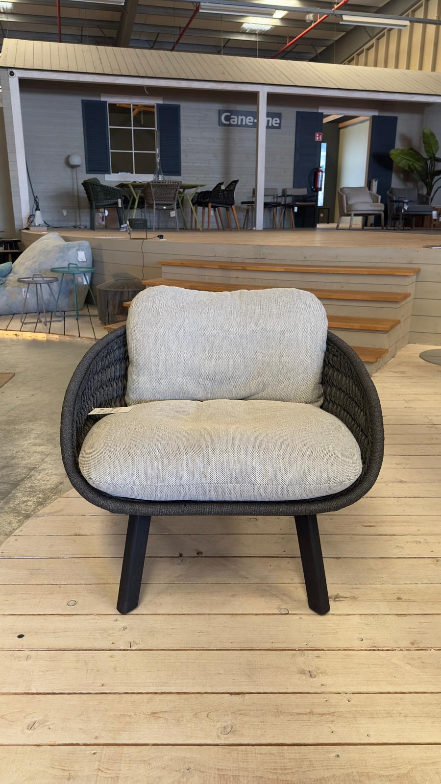 Manutti SANDUA Garden Armchair with Black Teak Frame and C140 NEBBIA Cushion Set