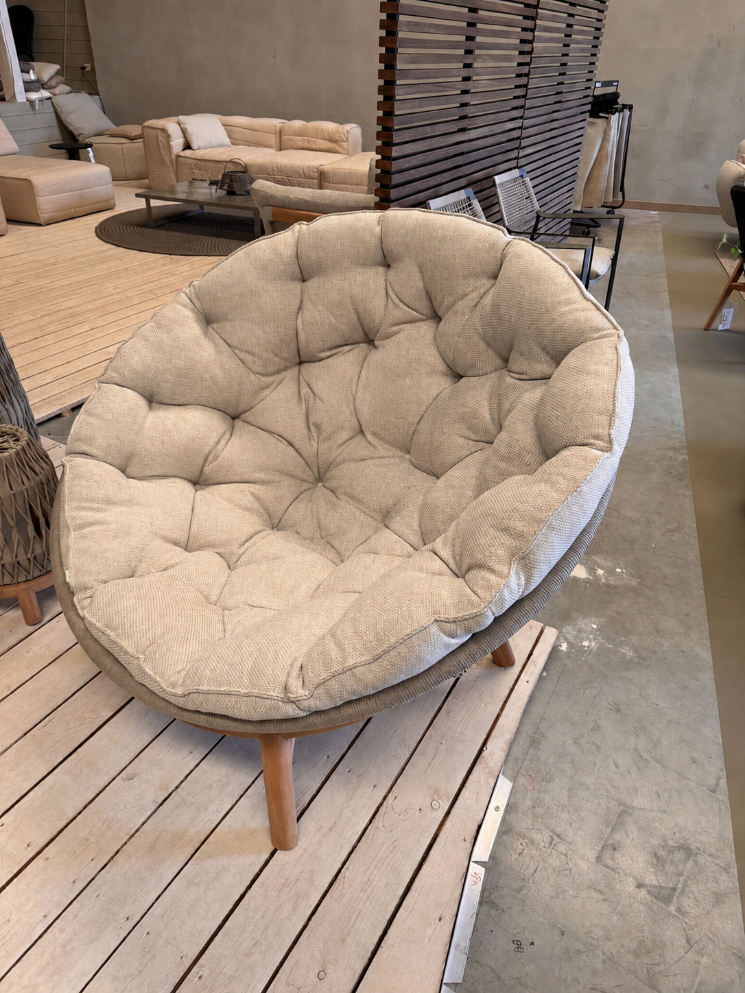 Manutti SANDUA PAPASAN Gartensessel mit Kissen – Frontansicht
