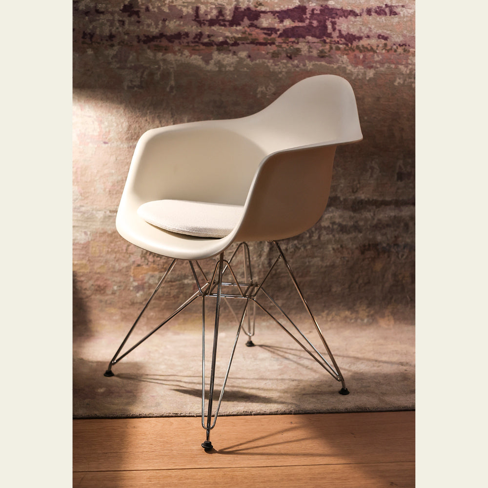 EXPO Vitra EAMES armchair