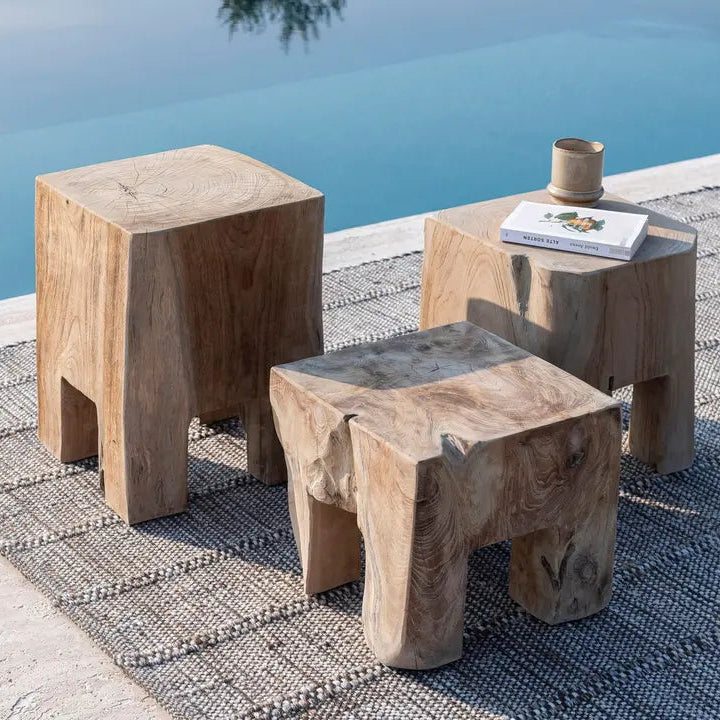 eistelltisch DOBLO von Gommaire in einem Outdoor-Wohnzimmer– stilvoll & funktional